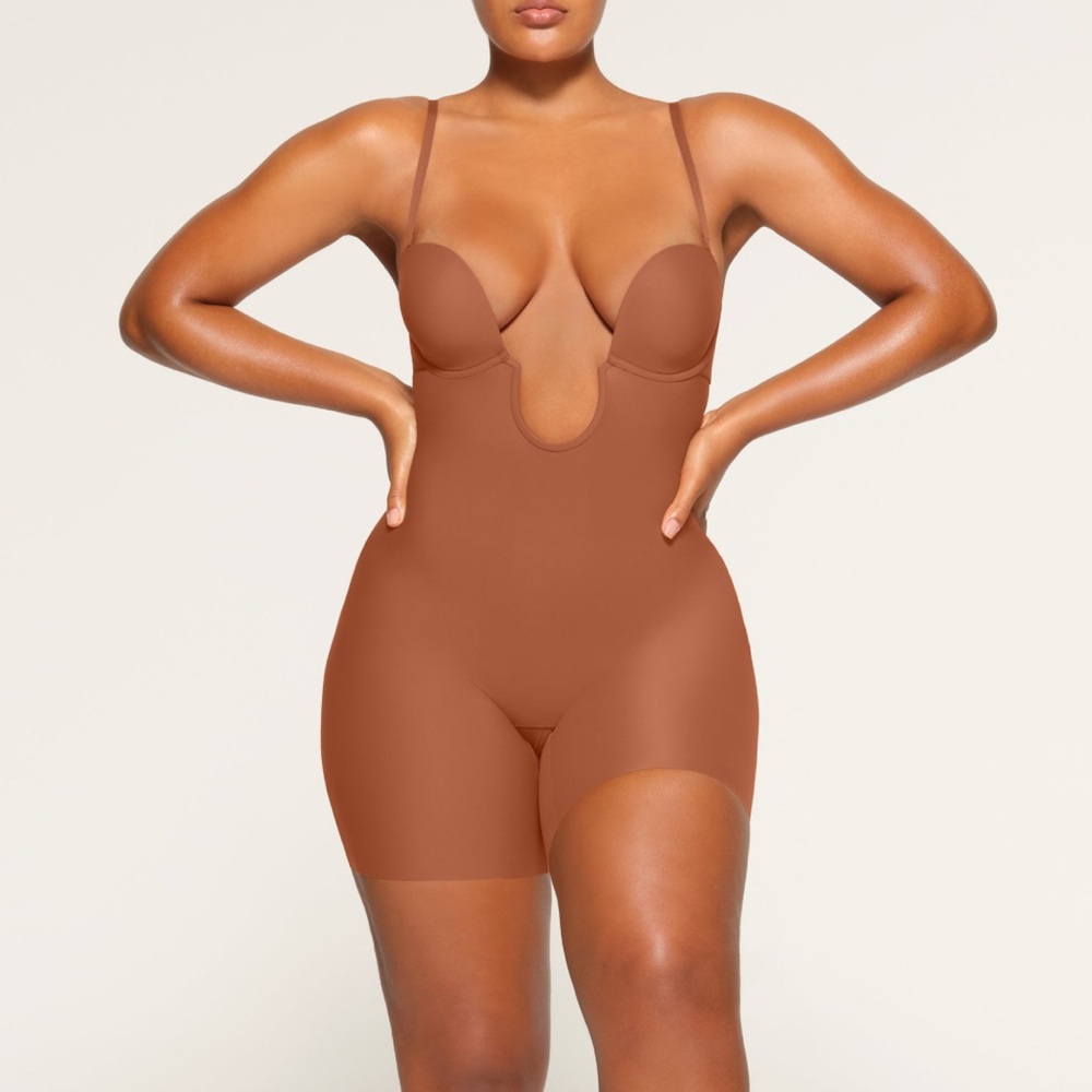 SKIMS DEEP PLUNGE MID THIGH BODYSUIT